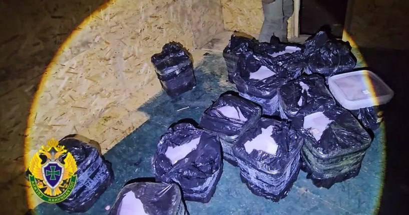 В Хабаровском крае пограничники обнаружили в лесу тайник с 312 кг красной икры В Хабаровском крае пограничники обнаружили в лесу тайник с 312 кг красной икры