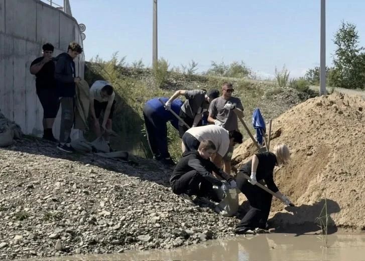 В Комсомольске-на-Амуре устанавливают насосы для защиты территорий от паводка В Комсомольске-на-Амуре устанавливают насосы для защиты территорий от паводка
