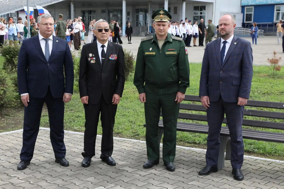 В Хабаровске прогремел полуденный выстрел в честь Дня Государственного флага Российской Федерации В Хабаровске прогремел полуденный выстрел в честь Дня Государственного флага Российской Федерации