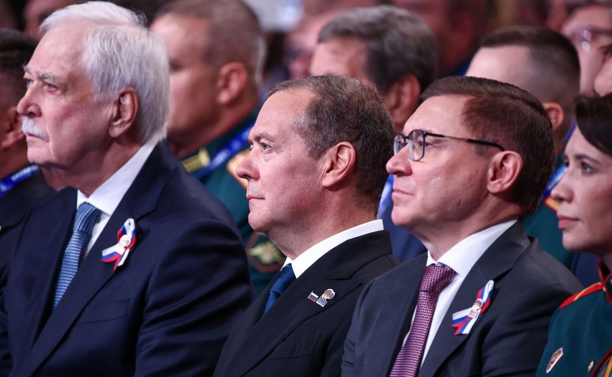 Дмитрий Демешин: Поддержка семей с детьми, развитие экономики и регионов — новая Народная программа Единой России направлена на повышение качества жизни людей в городах и селах Дмитрий Демешин: Поддержка семей с детьми, развитие экономики и регионов — новая Народная программа Единой России направлена на повышение качества жизни людей в городах и селах