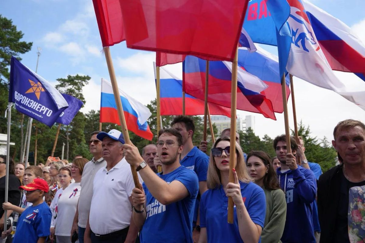 Как отметили День Государственного флага в районах края