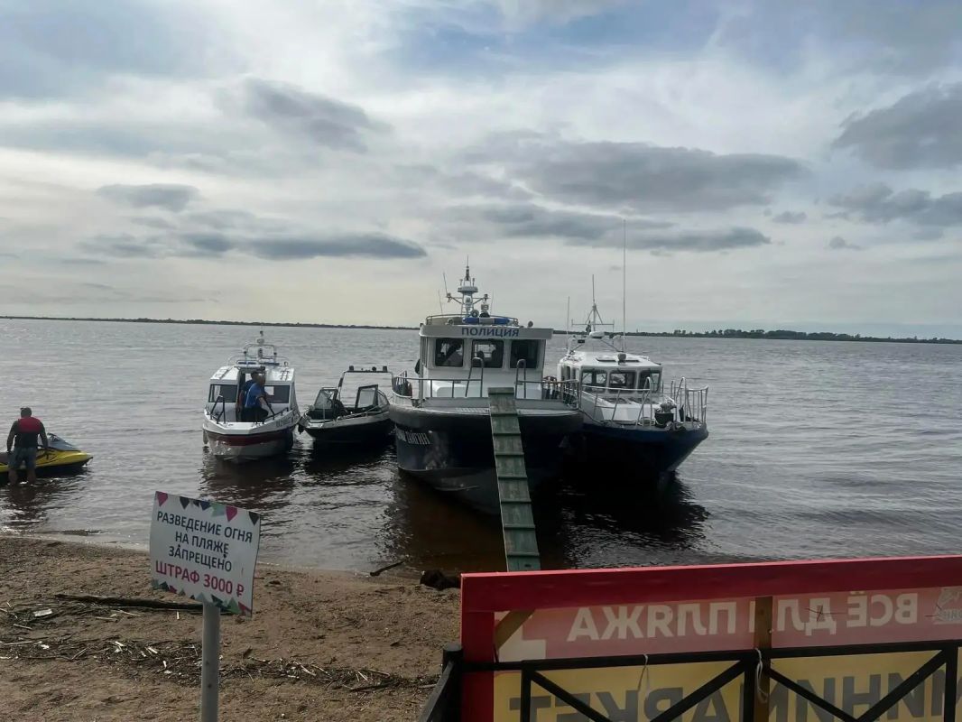 Хабаровские транспортные полицейские обеспечили охрану общественного порядка во время проведения Всероссийского музыкального фестиваля «Рок над Амуром» Хабаровские транспортные полицейские обеспечили охрану общественного порядка во время проведения Всероссийского музыкального фестиваля «Рок над Амуром»