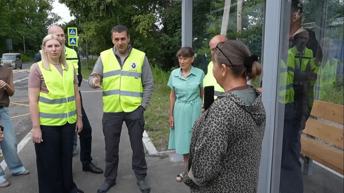 Жители села Черная Речка получили новую дорогу с тротуарами и остановками Жители села Черная Речка получили новую дорогу с тротуарами и остановками