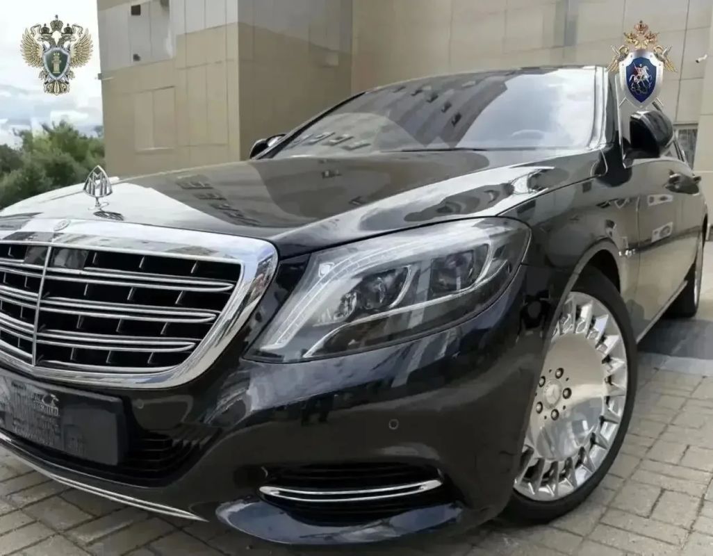 Хабаровчанка "продала" себе три Мерседеса за 35 миллионов рублей Хабаровчанка "продала" себе три Мерседеса за 35 миллионов рублей