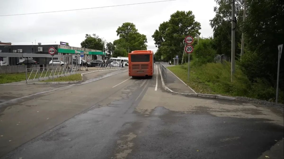 Жители села Черная Речка получили новую дорогу с тротуарами и остановками Жители села Черная Речка получили новую дорогу с тротуарами и остановками