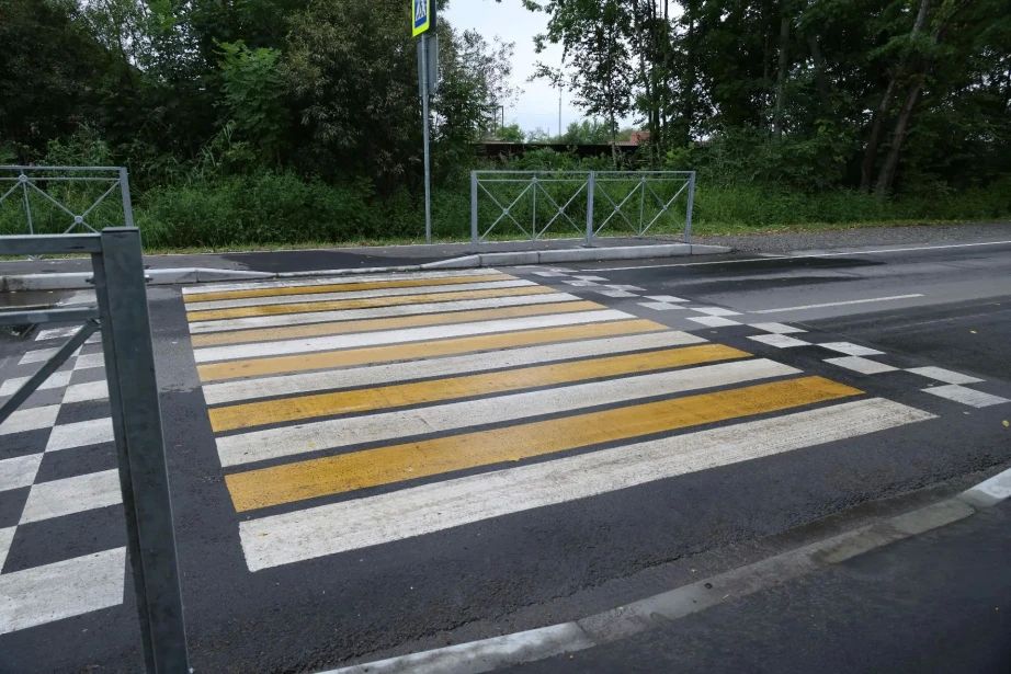 Жители села Черная Речка Хабаровского района получили новую дорогу с тротуарами и остановками Жители села Черная Речка Хабаровского района получили новую дорогу с тротуарами и остановками
