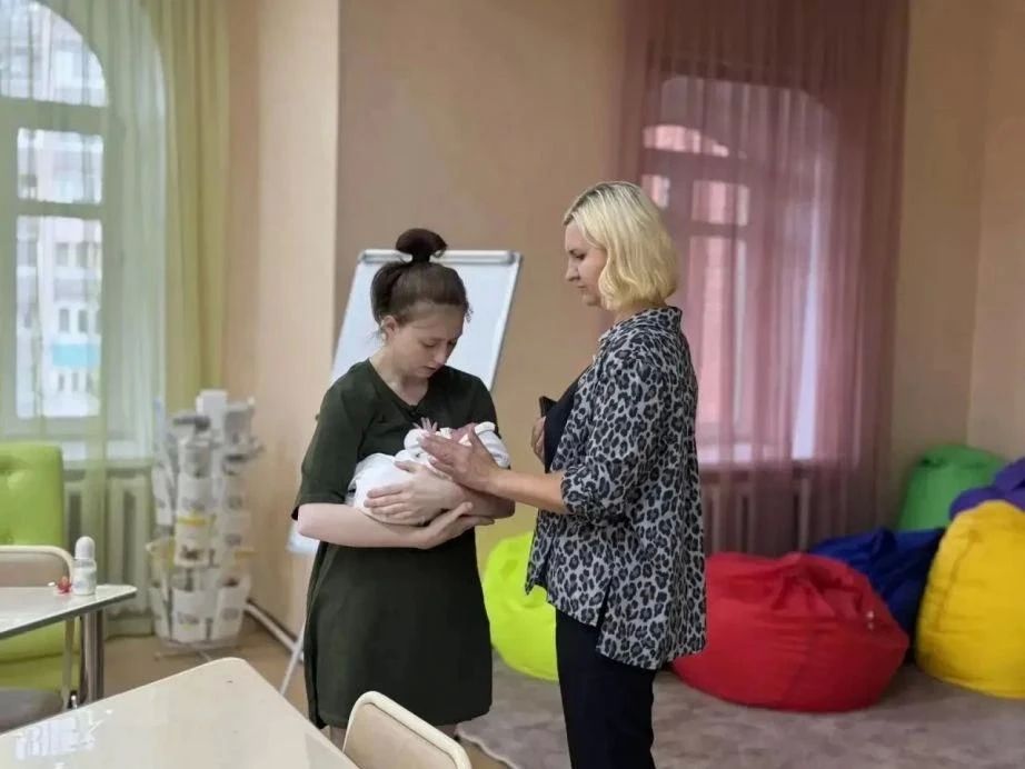 В Хабаровском крае благодаря проекту «Вызов» в родные семьи возвращено более 1 800 детей В Хабаровском крае благодаря проекту «Вызов» в родные семьи возвращено более 1 800 детей