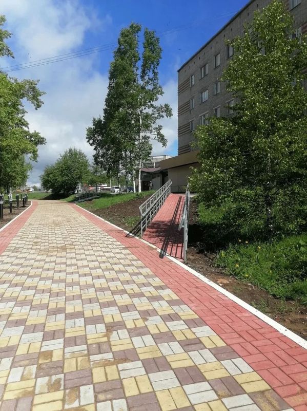 В Ванино завершилось благоустройство прогулочной аллеи на площади Мира В Ванино завершилось благоустройство прогулочной аллеи на площади Мира