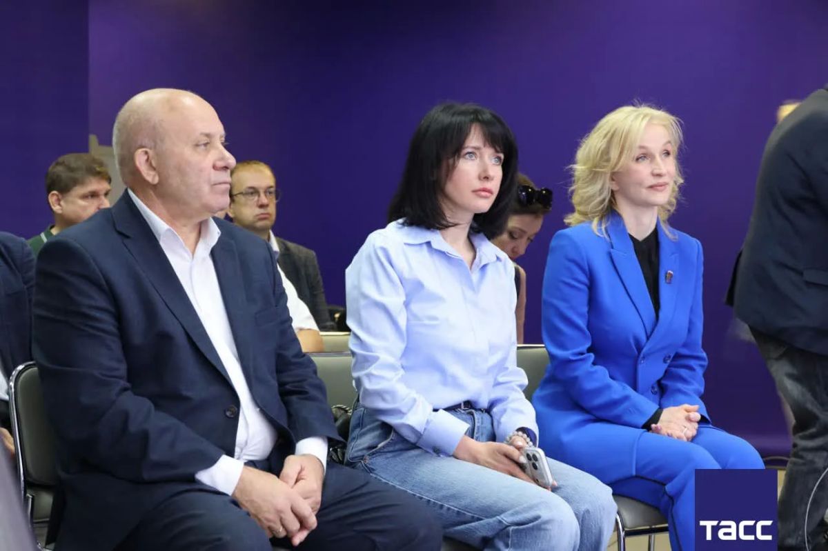 ТАСС открыл партнерский пресс-центр в Хабаровске. Он организован на площадке ГТРК "Дальневосточная" в сотрудничестве с правительством Хабаровского края. Участие в открытии центра принял губернатор Дмитрий Демешин ТАСС открыл партнерский пресс-центр в Хабаровске. Он организован на площадке ГТРК "Дальневосточная" в сотрудничестве с правительством Хабаровского края. Участие в открытии центра принял губернатор Дмитрий Демешин