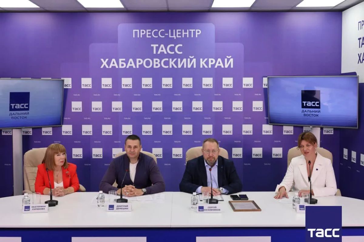 ТАСС открыл партнерский пресс-центр в Хабаровске. Он организован на площадке ГТРК "Дальневосточная" в сотрудничестве с правительством Хабаровского края. Участие в открытии центра принял губернатор Дмитрий Демешин ТАСС открыл партнерский пресс-центр в Хабаровске. Он организован на площадке ГТРК "Дальневосточная" в сотрудничестве с правительством Хабаровского края. Участие в открытии центра принял губернатор Дмитрий Демешин