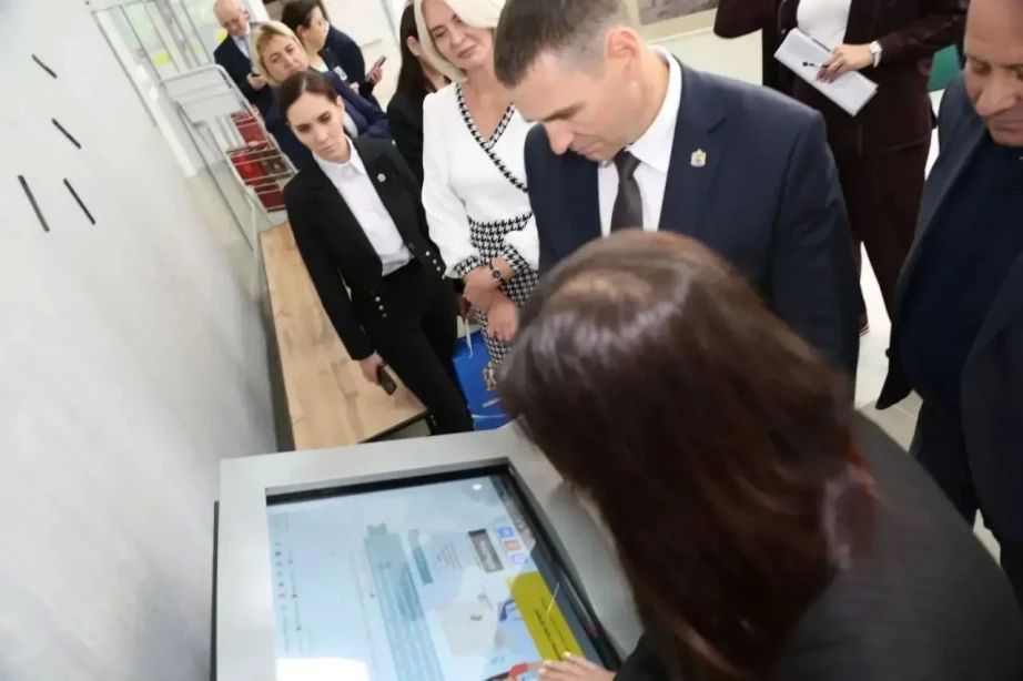 Единственная в крае форум-зона, «Пушкин парк» и картинная галерея: библиотека нового поколения в Советской Гавани стала центром притяжения и взрослых, и детей Единственная в крае форум-зона, «Пушкин парк» и картинная галерея: библиотека нового поколения в Советской Гавани стала центром притяжения и взрослых, и детей