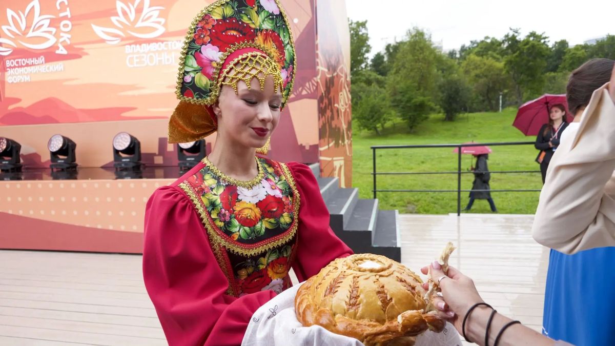 На XI Восточном экономическом форуме открылась выставка «Улица Дальнего Востока» На XI Восточном экономическом форуме открылась выставка «Улица Дальнего Востока»