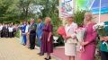 Смотрим видео с торжественной линейки