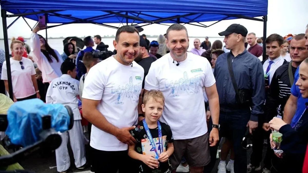 «Первоклассный забег» прошёл на новой Спортивной набережной у арены «Ерофей» в Хабаровске в честь её открытия «Первоклассный забег» прошёл на новой Спортивной набережной у арены «Ерофей» в Хабаровске в честь её открытия