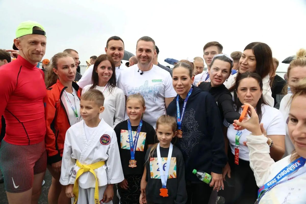 «Первоклассный забег» прошёл на новой Спортивной набережной у арены «Ерофей» в Хабаровске в честь её открытия «Первоклассный забег» прошёл на новой Спортивной набережной у арены «Ерофей» в Хабаровске в честь её открытия