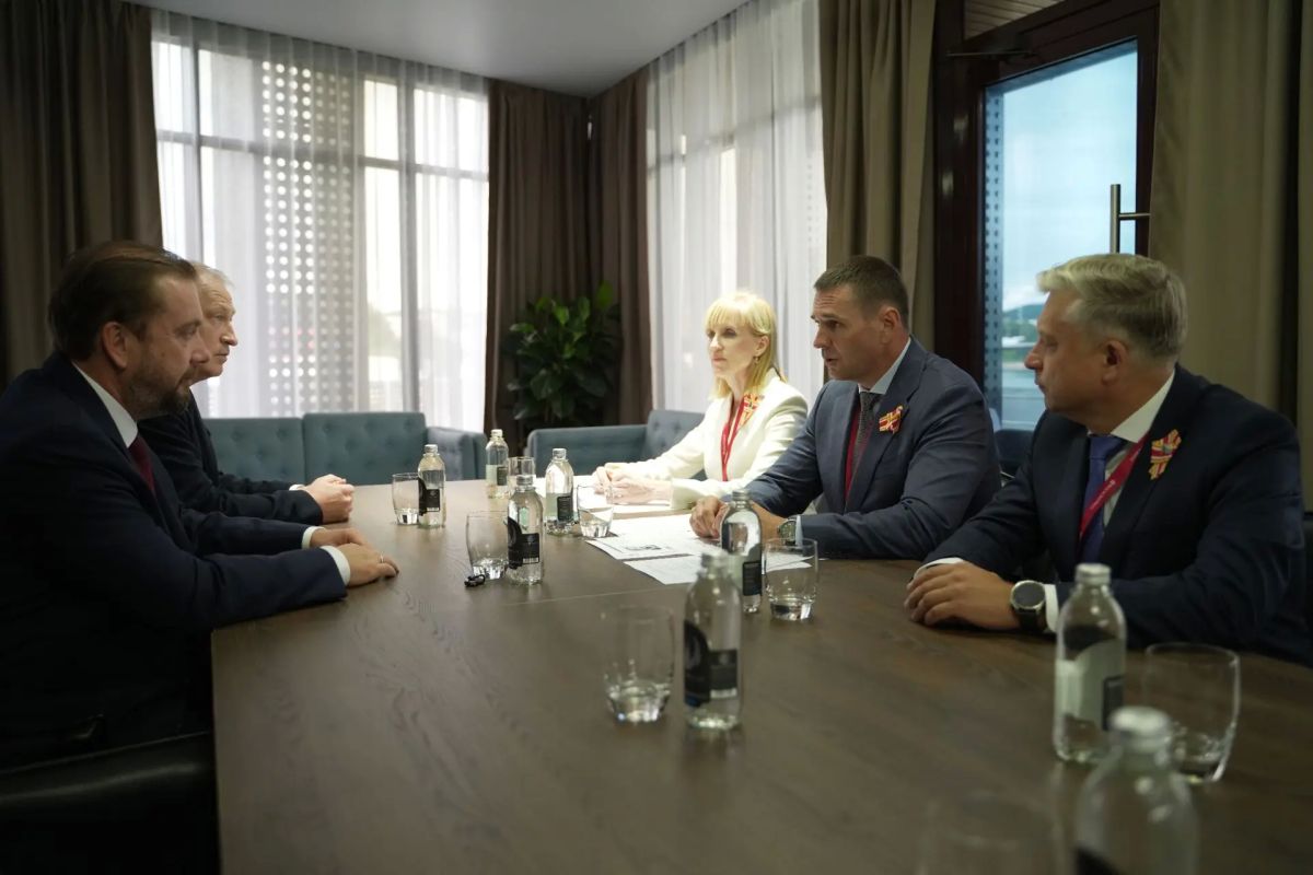 Дмитрий Демешин: Хабаровск должен стать главным центром российско-китайского сотрудничества Дмитрий Демешин: Хабаровск должен стать главным центром российско-китайского сотрудничества