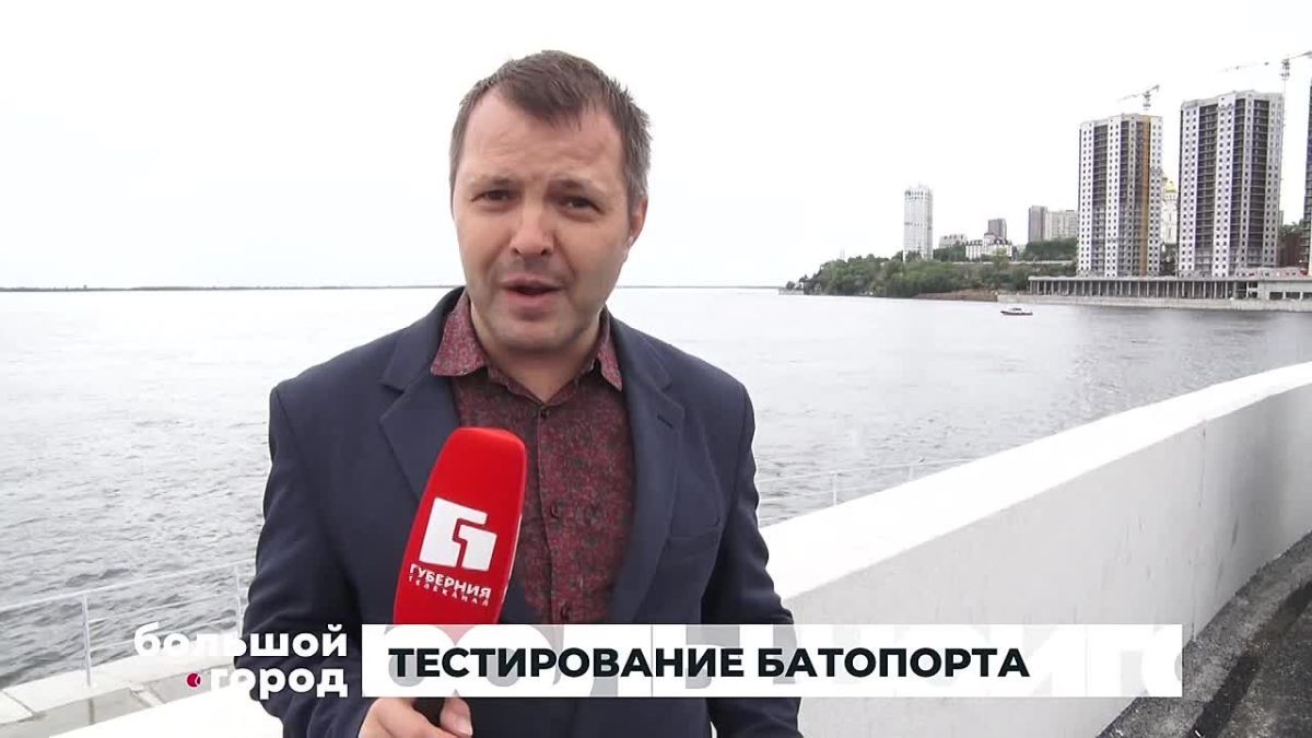 Понтон-батопорт установили на входе в Амурский затон в Хабаровске