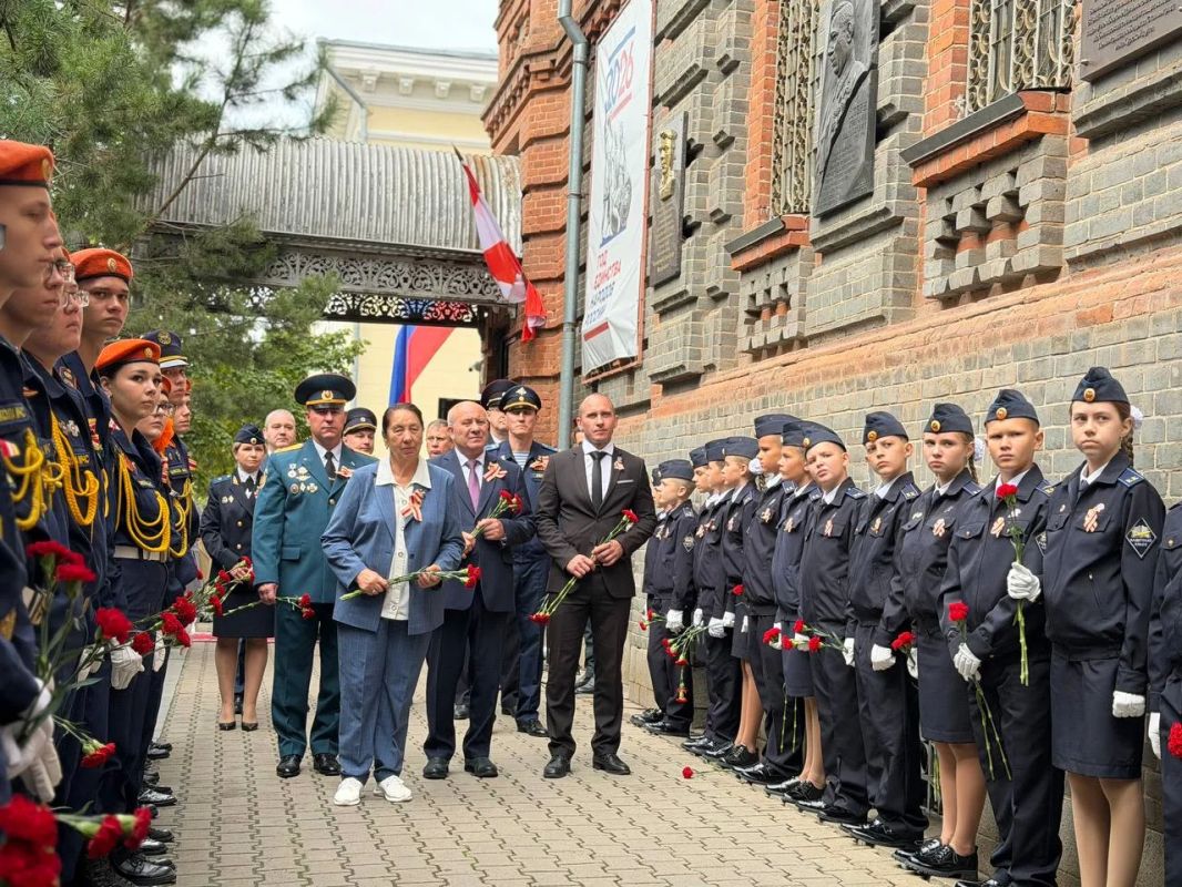 Хабаровск отдал дань подвигу победителей 1945 года Хабаровск отдал дань подвигу победителей 1945 года