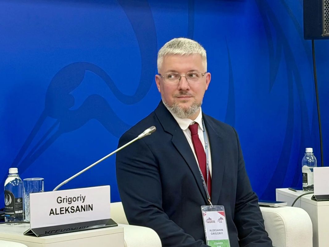 Министр цифрового развития и связи края Евгений Демин принял участие в обсуждении развития ИИ на сессии «Дальневосточный вектор ИИ: синергия России и Китая», организованной при поддержке партнёра — ПАО «Сбербанк» Министр цифрового развития и связи края Евгений Демин принял участие в обсуждении развития ИИ на сессии «Дальневосточный вектор ИИ: синергия России и Китая», организованной при поддержке партнёра — ПАО «Сбербанк»