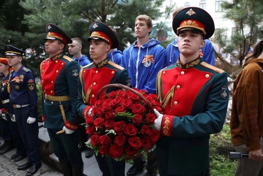 В Хабаровске открыли мемориальную доску генералу армии Максиму Пуркаеву В Хабаровске открыли мемориальную доску генералу армии Максиму Пуркаеву