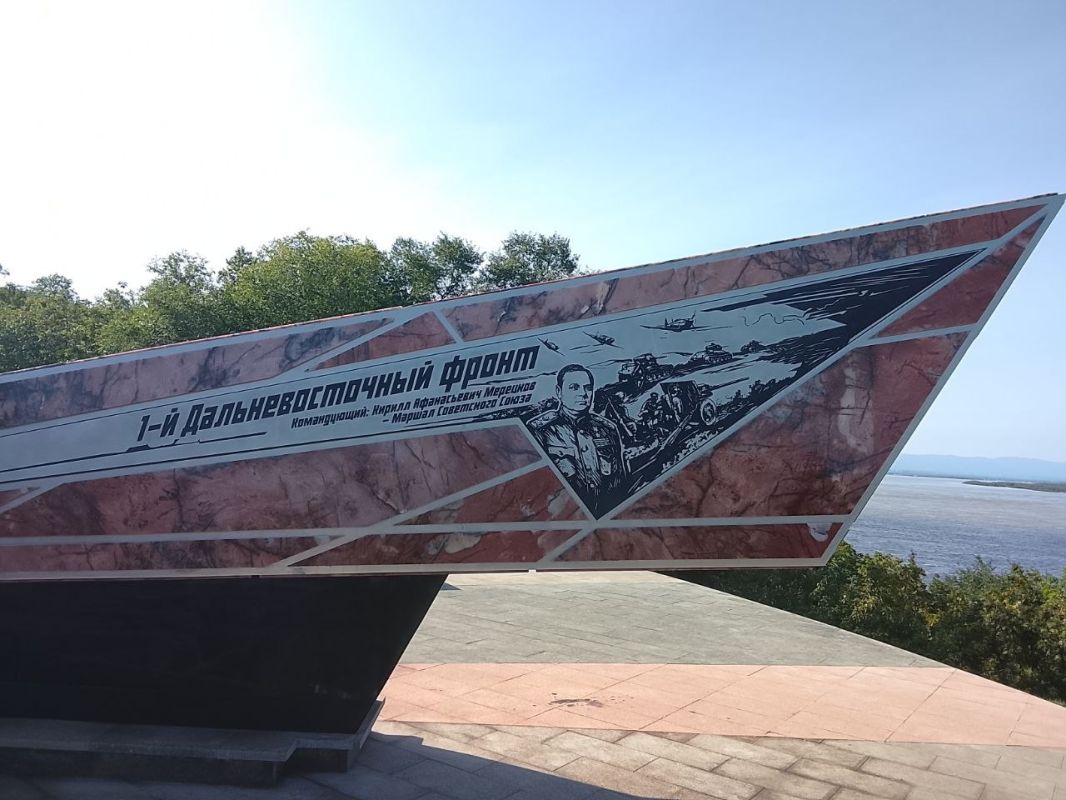 От хабаровских читателей чата подоспели новые ракурсы эпического советско-японского памятника, вызвавшего столько ожесточённых споров (а значит, он на 100% получился) От хабаровских читателей чата подоспели новые ракурсы эпического советско-японского памятника, вызвавшего столько ожесточённых споров (а значит, он на 100% получился)