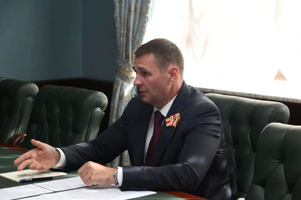 Губернатор Дмитрий Демешин встретился с заместителем Министра промышленности и торговли РФ Романом Чекушовым Губернатор Дмитрий Демешин встретился с заместителем Министра промышленности и торговли РФ Романом Чекушовым