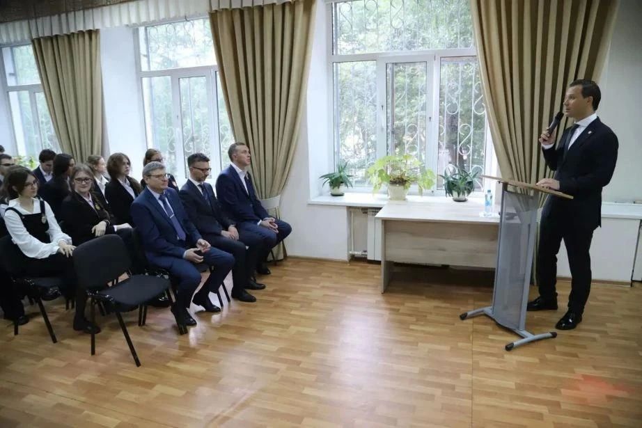 С «Разговоров о важном» про уважение к труду началась учебная неделя в школах, колледжах и техникумах Хабаровского края С «Разговоров о важном» про уважение к труду началась учебная неделя в школах, колледжах и техникумах Хабаровского края