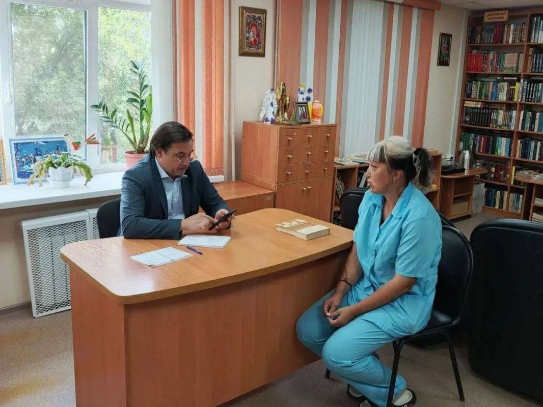 Александр Жорник: По приглашению руководителя КГБУ «Комсомольский-на-Амуре дом-интернат для престарелых и инвалидов» Владимира Михайловича Князева посетил учреждение и ознакомился с условиями проживания подопечных Александр Жорник: По приглашению руководителя КГБУ «Комсомольский-на-Амуре дом-интернат для престарелых и инвалидов» Владимира Михайловича Князева посетил учреждение и ознакомился с условиями проживания подопечных