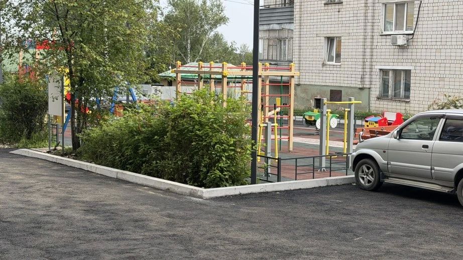 В поселке Чегдомын с помощью президентской субсидии обновили еще один двор В поселке Чегдомын с помощью президентской субсидии обновили еще один двор