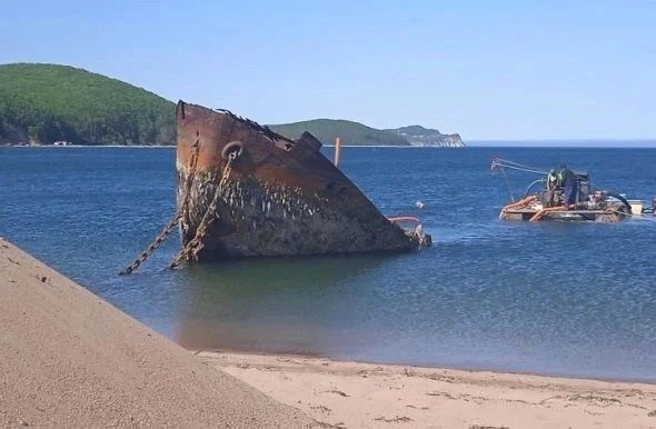 На Дальнем Востоке до конца года поднимут 17 затонувших судов