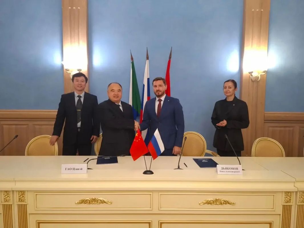 Представители Хабаровского филиала ФГКУ Росгранстрой совместно с китайской делегацией оценили работу пунктов пропуска на российско-китайской границе Представители Хабаровского филиала ФГКУ Росгранстрой совместно с китайской делегацией оценили работу пунктов пропуска на российско-китайской границе