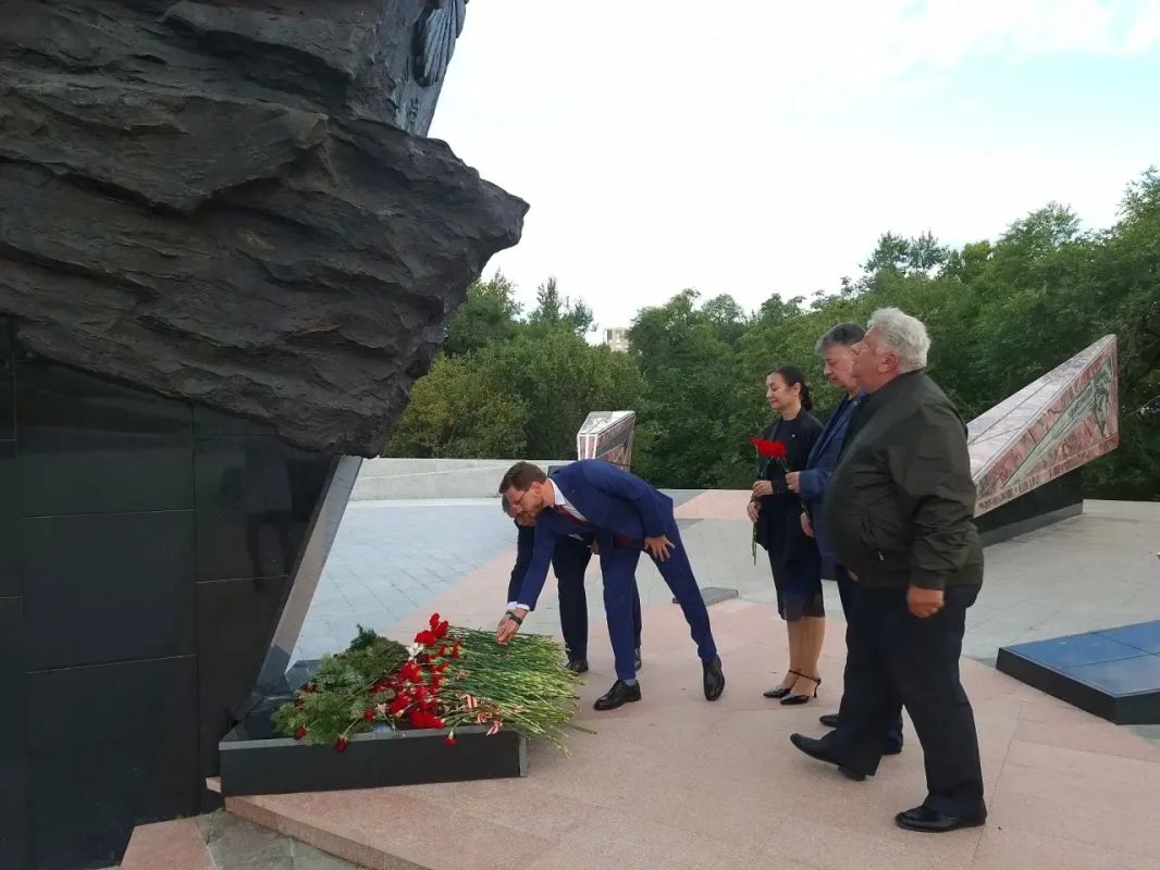Представители Хабаровского филиала ФГКУ Росгранстрой совместно с китайской делегацией оценили работу пунктов пропуска на российско-китайской границе Представители Хабаровского филиала ФГКУ Росгранстрой совместно с китайской делегацией оценили работу пунктов пропуска на российско-китайской границе