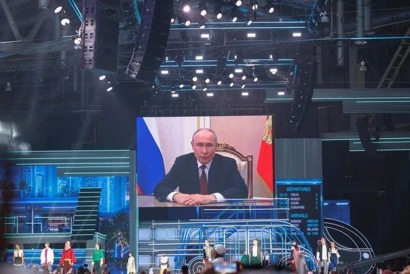 20 жителей Хабаровского края представляют регион на Международном фестивале молодежи в Екатеринбурге 20 жителей Хабаровского края представляют регион на Международном фестивале молодежи в Екатеринбурге