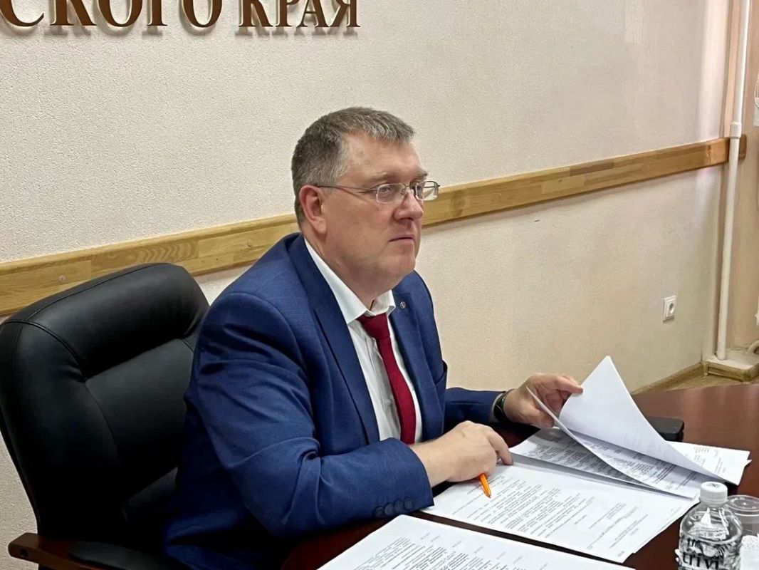 Сегодня состоялось очередное заседание Общественного совета при Минцифры края, на котором участники рассмотрели актуальные вопросы, затрагивающие интересы жителей региона Сегодня состоялось очередное заседание Общественного совета при Минцифры края, на котором участники рассмотрели актуальные вопросы, затрагивающие интересы жителей региона