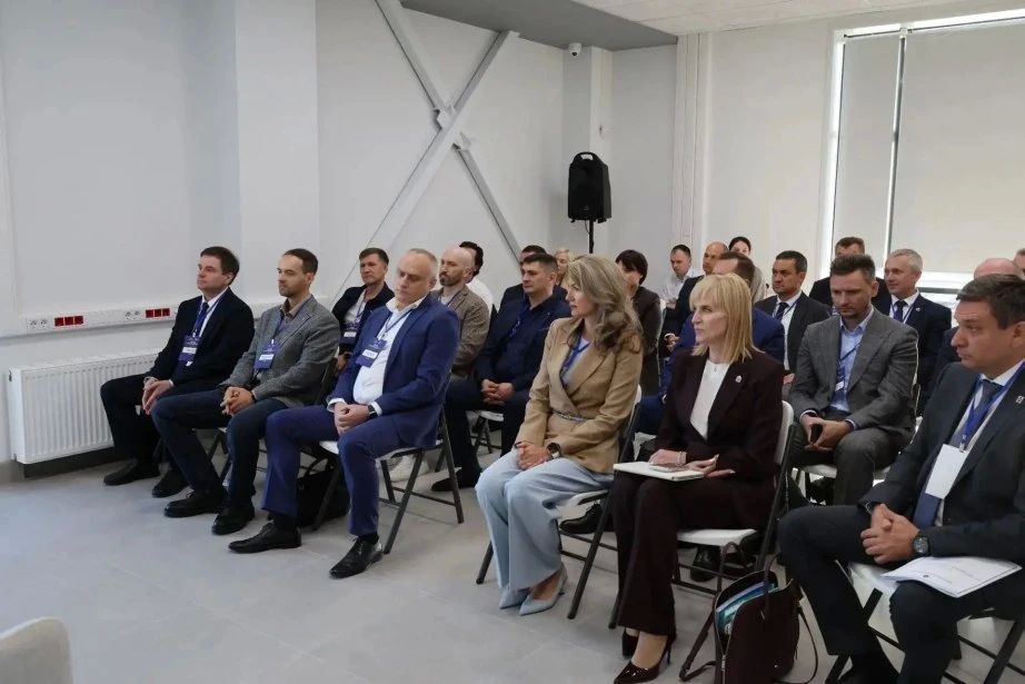 Дмитрий Демешин поддержал продвижение региональных цифровых продуктов под брендом «Сделано в Хабаровском крае» Дмитрий Демешин поддержал продвижение региональных цифровых продуктов под брендом «Сделано в Хабаровском крае»