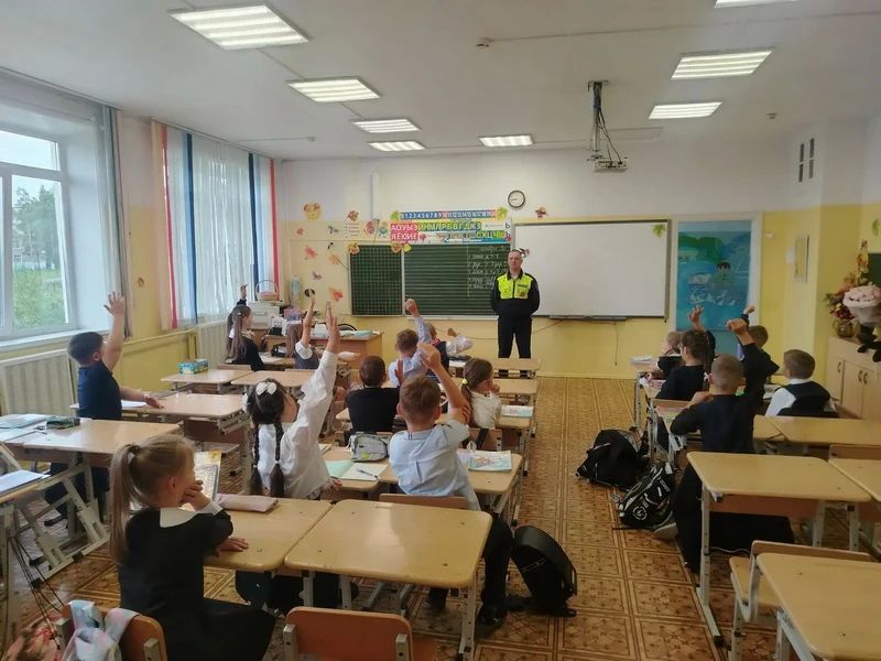 Сотрудники Госавтоинспекции Ванинского района провели профилактические беседы с учащимися школы Сотрудники Госавтоинспекции Ванинского района провели профилактические беседы с учащимися школы