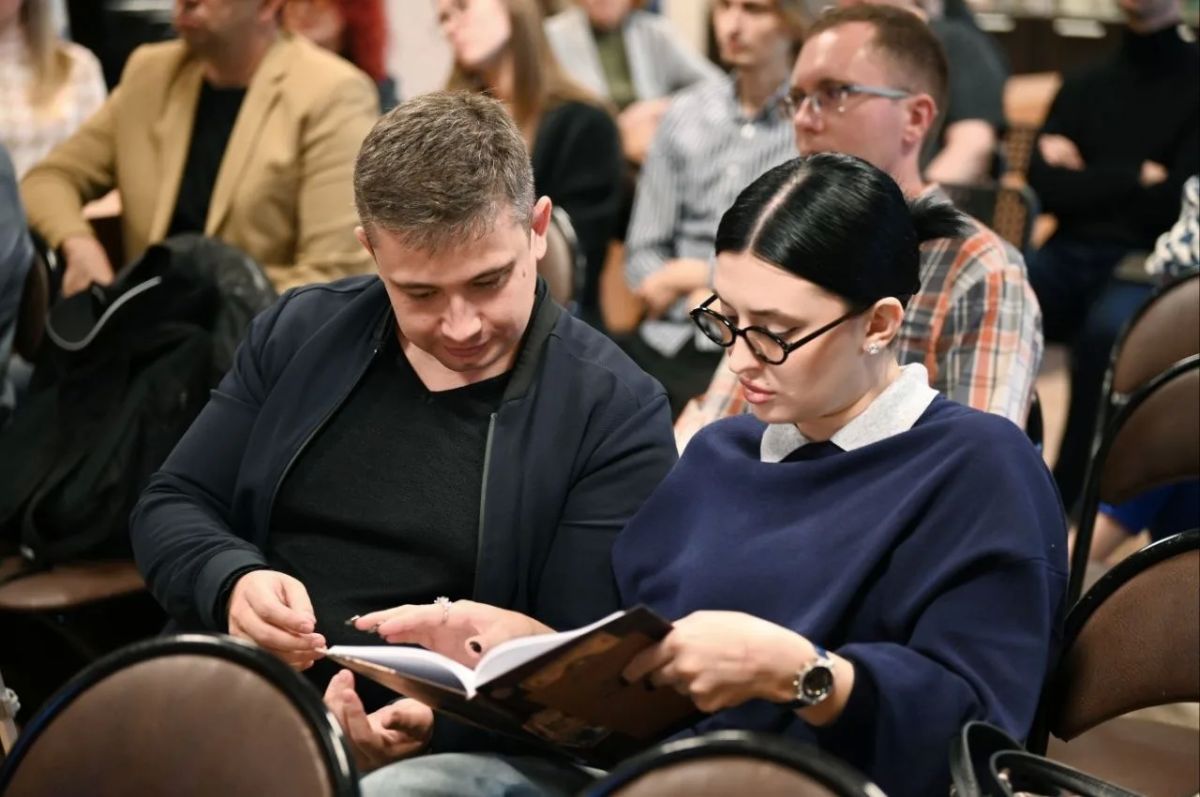 В Гродековском музее презентовали переиздание бестселлера Николая Наволочкина «Дело о полутора миллионах» В Гродековском музее презентовали переиздание бестселлера Николая Наволочкина «Дело о полутора миллионах»