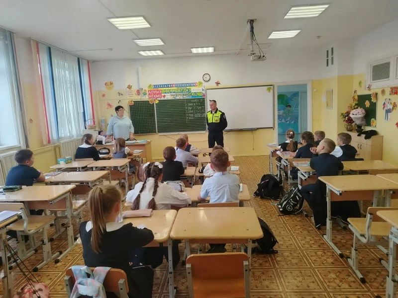 Сотрудники Госавтоинспекции Ванинского района провели профилактические беседы с учащимися школы Сотрудники Госавтоинспекции Ванинского района провели профилактические беседы с учащимися школы