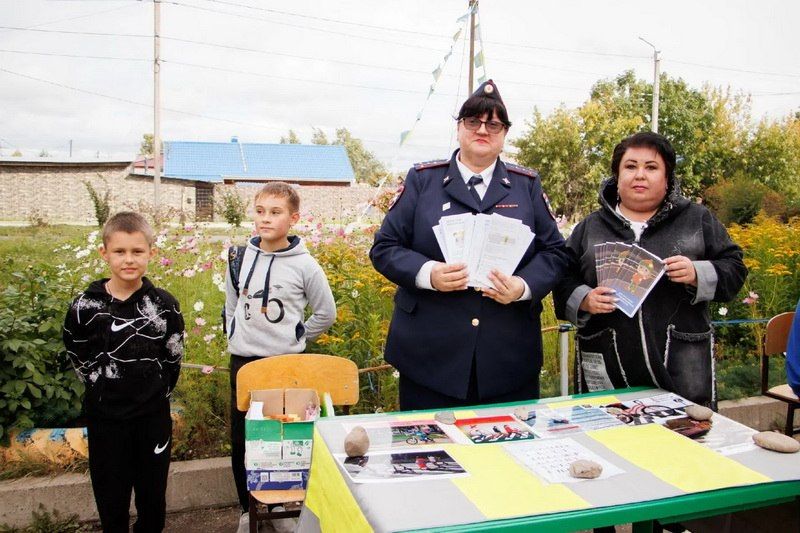 Сотрудники Госавтоинспекции города Комсомольска-на-Амуре провели профилактическую акцию «В школу по безопасной дороге» Сотрудники Госавтоинспекции города Комсомольска-на-Амуре провели профилактическую акцию «В школу по безопасной дороге»