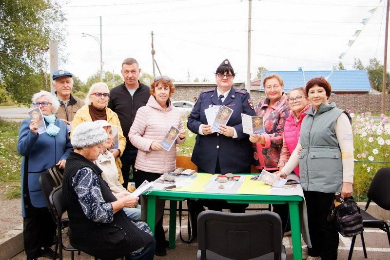 Сотрудники Госавтоинспекции города Комсомольска-на-Амуре провели профилактическую акцию «В школу по безопасной дороге» Сотрудники Госавтоинспекции города Комсомольска-на-Амуре провели профилактическую акцию «В школу по безопасной дороге»