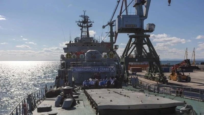 Два боевых корабля ТОФ зашли в порт Сахалина