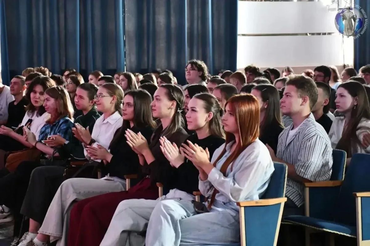 Хабаровские артисты дали благотворительный концерт в Луганске Хабаровские артисты дали благотворительный концерт в Луганске