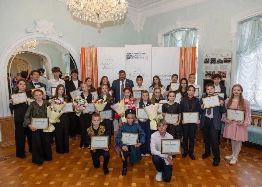 30 юных дарований Хабаровского края получили Губернаторские стипендии 30 юных дарований Хабаровского края получили Губернаторские стипендии