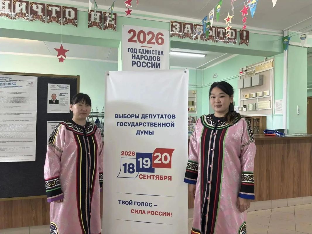 Жители Хабаровского края из числа коренных малочисленных народов Севера тоже не остаются в стороне: они чтят традиции своего народа и на избирательные участки приходят в национальных костюмах Жители Хабаровского края из числа коренных малочисленных народов Севера тоже не остаются в стороне: они чтят традиции своего народа и на избирательные участки приходят в национальных костюмах