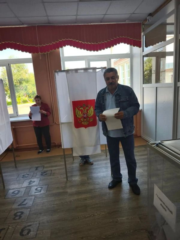 Голосуем ВМЕСТЕ!. В Год народного единства голосует весь многонациональный Хабаровск! В нашем городе живут люди десятков национальностей, у каждого — своя история, свои традиции, свой взгляд на будущее Голосуем ВМЕСТЕ!. В Год народного единства голосует весь многонациональный Хабаровск! В нашем городе живут люди десятков национальностей, у каждого — своя история, свои традиции, свой взгляд на будущее