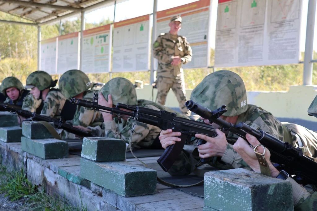 Выпускники военных ВУЗов прибыли на службу в Восточный округ Росгвардии Выпускники военных ВУЗов прибыли на службу в Восточный округ Росгвардии