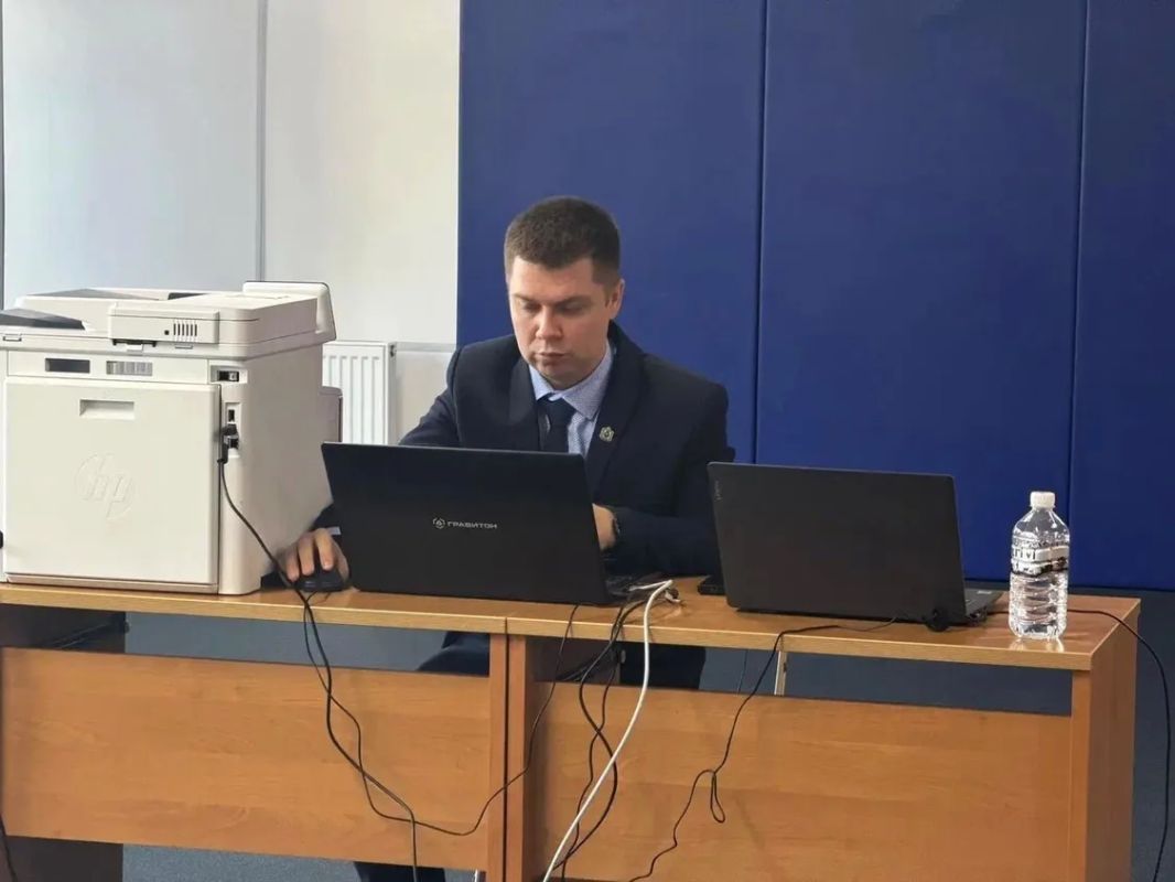 Евгений Дёмин с рабочим визитом посетил Центр общественного наблюдения (ЦОН), стабильную работу технической инфраструктуры которого обеспечивают специалисты Минцифры региона Евгений Дёмин с рабочим визитом посетил Центр общественного наблюдения (ЦОН), стабильную работу технической инфраструктуры которого обеспечивают специалисты Минцифры региона