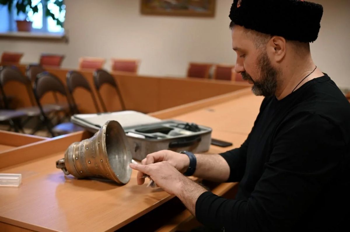В Гродековском музее побывали создатели виртуальной энциклопедии колоколов Сибири В Гродековском музее побывали создатели виртуальной энциклопедии колоколов Сибири