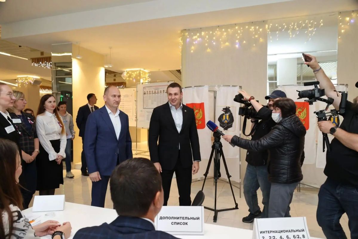 Дмитрий Демешин: Сегодня в Комсомольске-на-Амуре проверил работу избирательных комиссий Дмитрий Демешин: Сегодня в Комсомольске-на-Амуре проверил работу избирательных комиссий