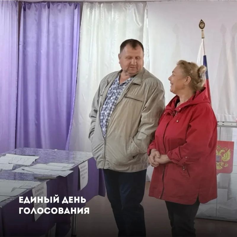 В выходные многие приходят голосовать целыми семьями – родители с детства показывают детям, как важно принимать участие в выборе будущего страны В выходные многие приходят голосовать целыми семьями – родители с детства показывают детям, как важно принимать участие в выборе будущего страны